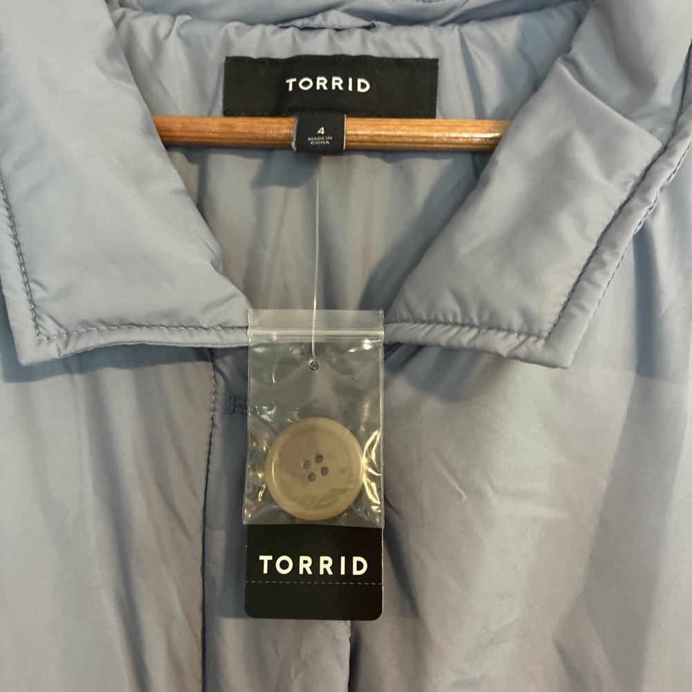 Torrid  Womens Lightweight Light Puffed Jacket Shacket Blue Plus in Size 4X  NWT